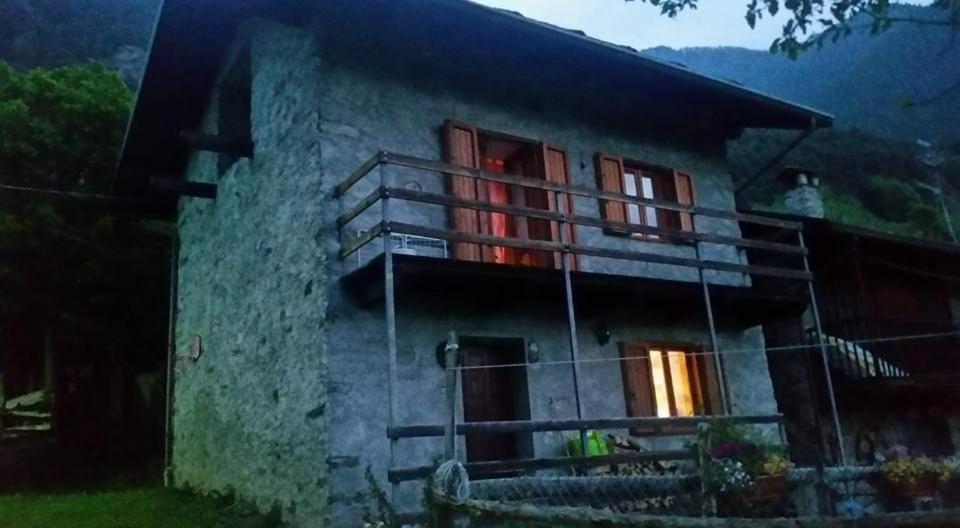 Casa Indipendente Val D'Ayas - Challand Saint Anselme Bagian luar foto